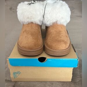 NWT Tan Faux Fur Lined Boots